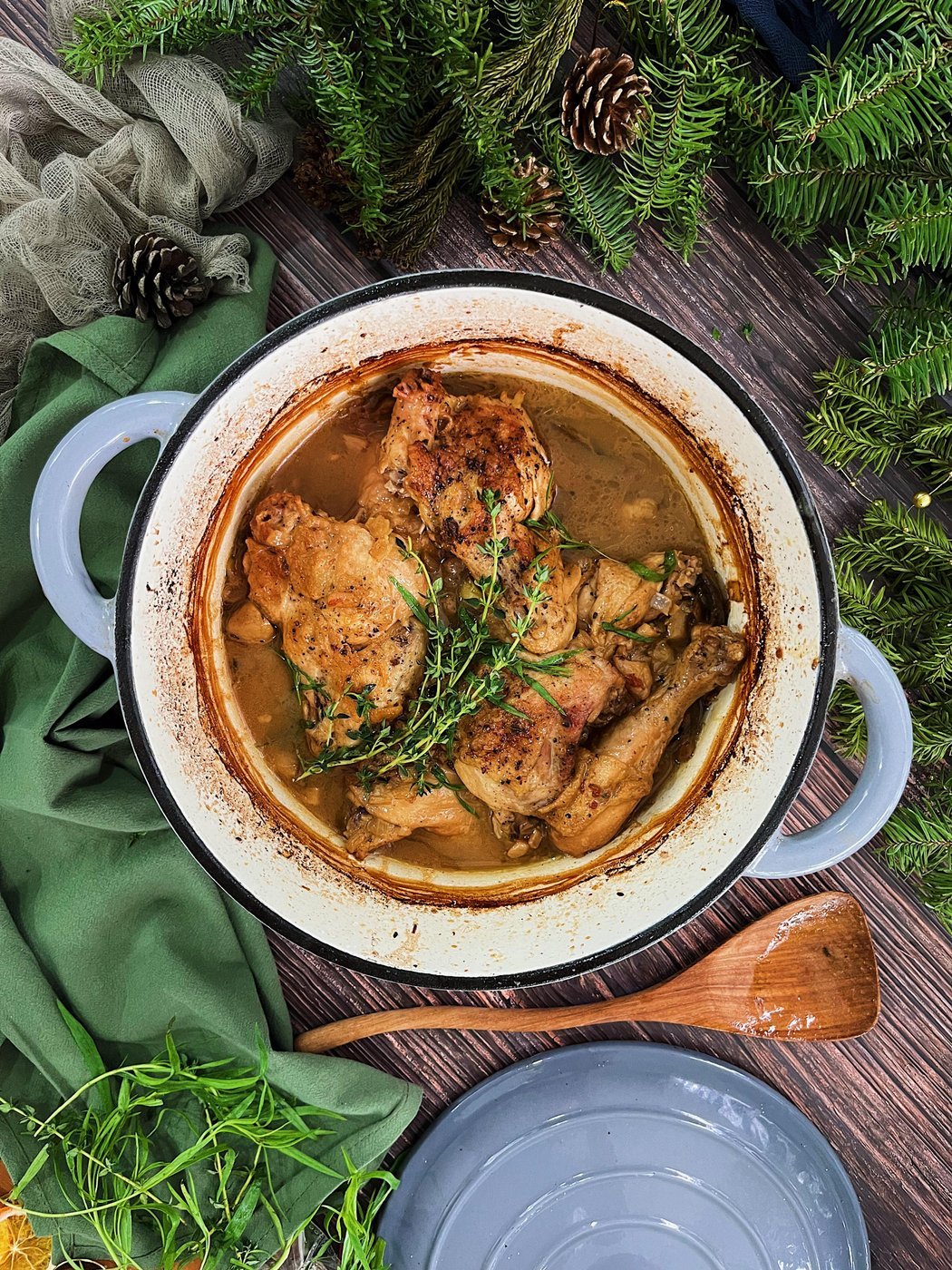 Coq au Vin Rosé (Курица в розовом вине с эстрагоном