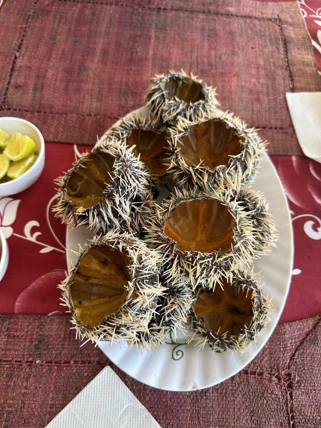 Поели морских ежей и я не понял, зачем это было нужно 🤷🏼‍♂️