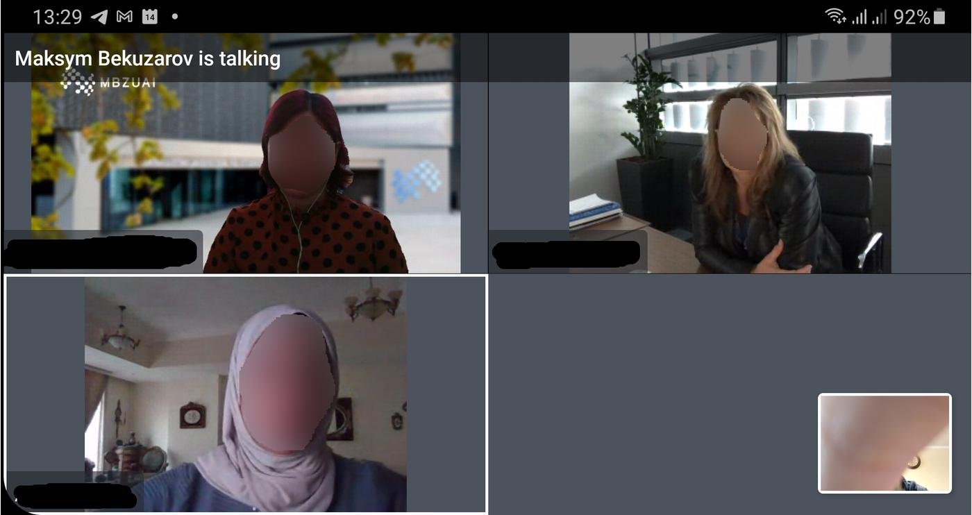 Я очень удачно закрыл вебку рукой, когда делал скриншот экрана, чтобы вы меня не увидели