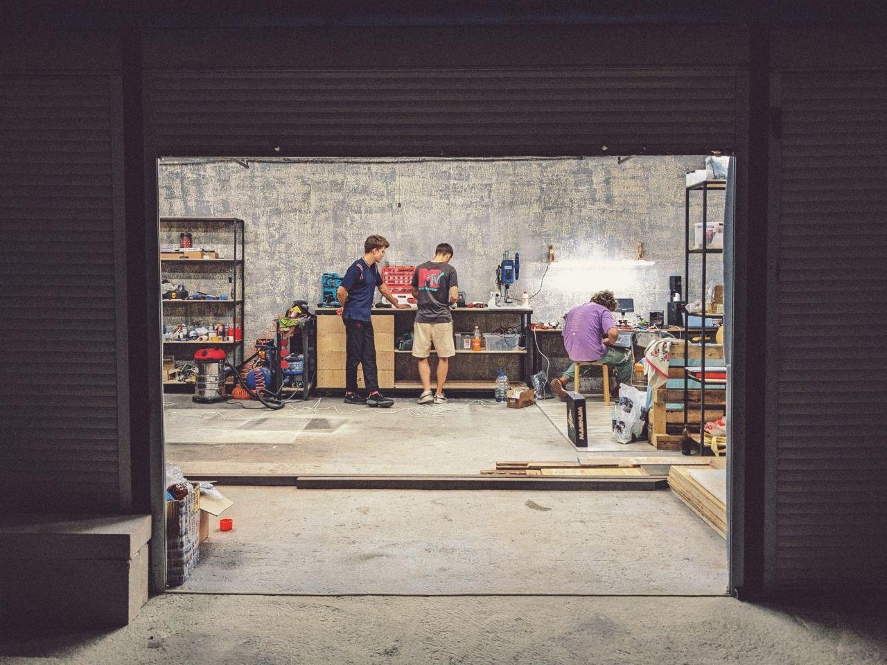 Стартап делается в гараже, так что все серьезно.