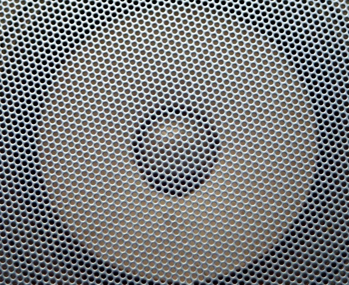 стальная сетка, угадайте где такую можно найти.