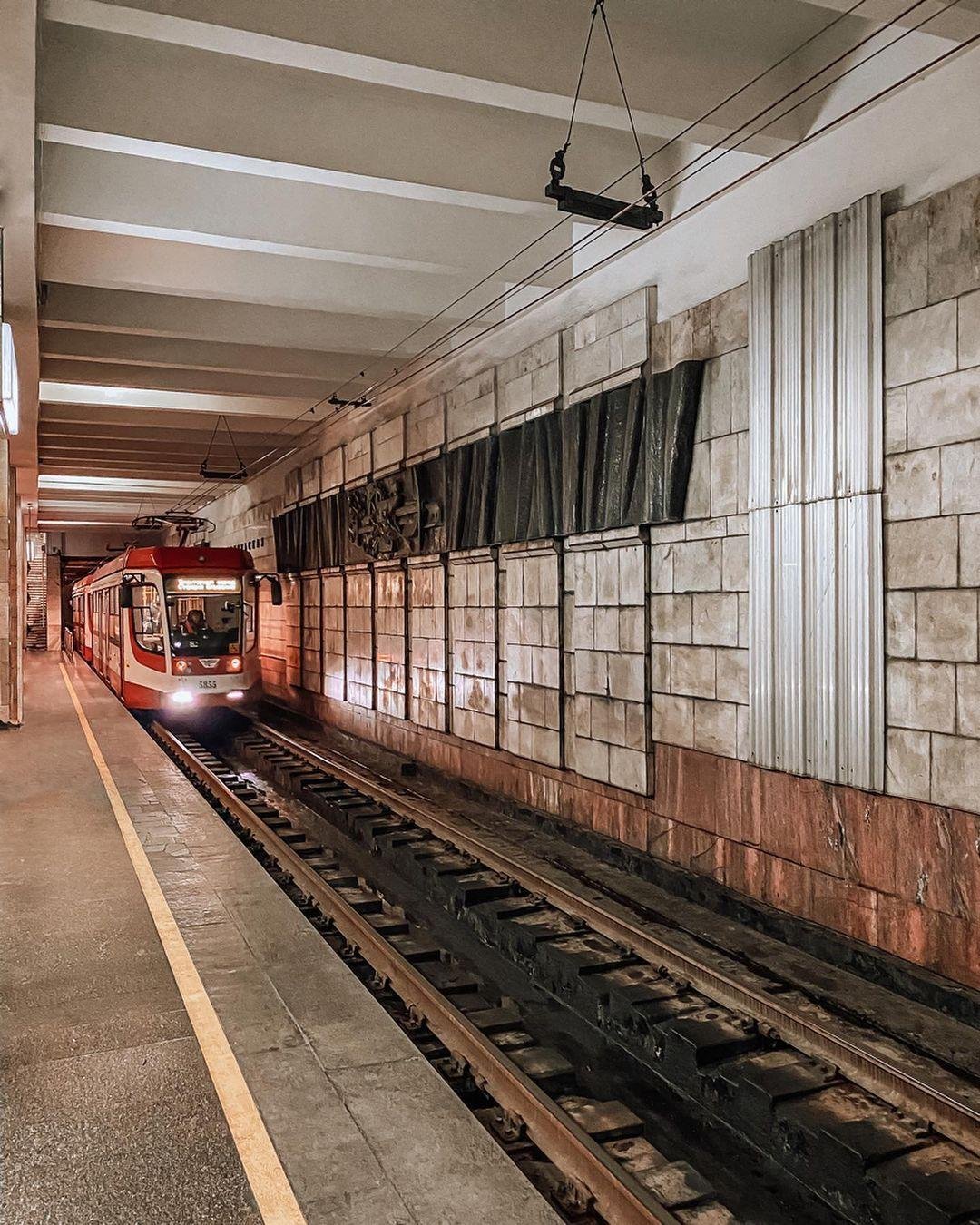 Трамвай под землей