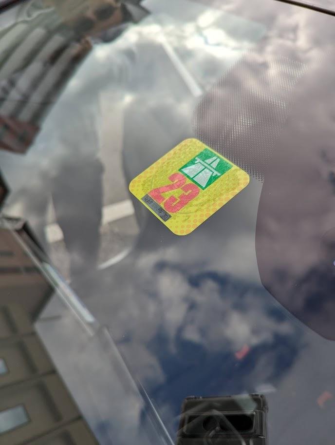 Виньетка стоит аж 40 евро. Поругаться хочется!