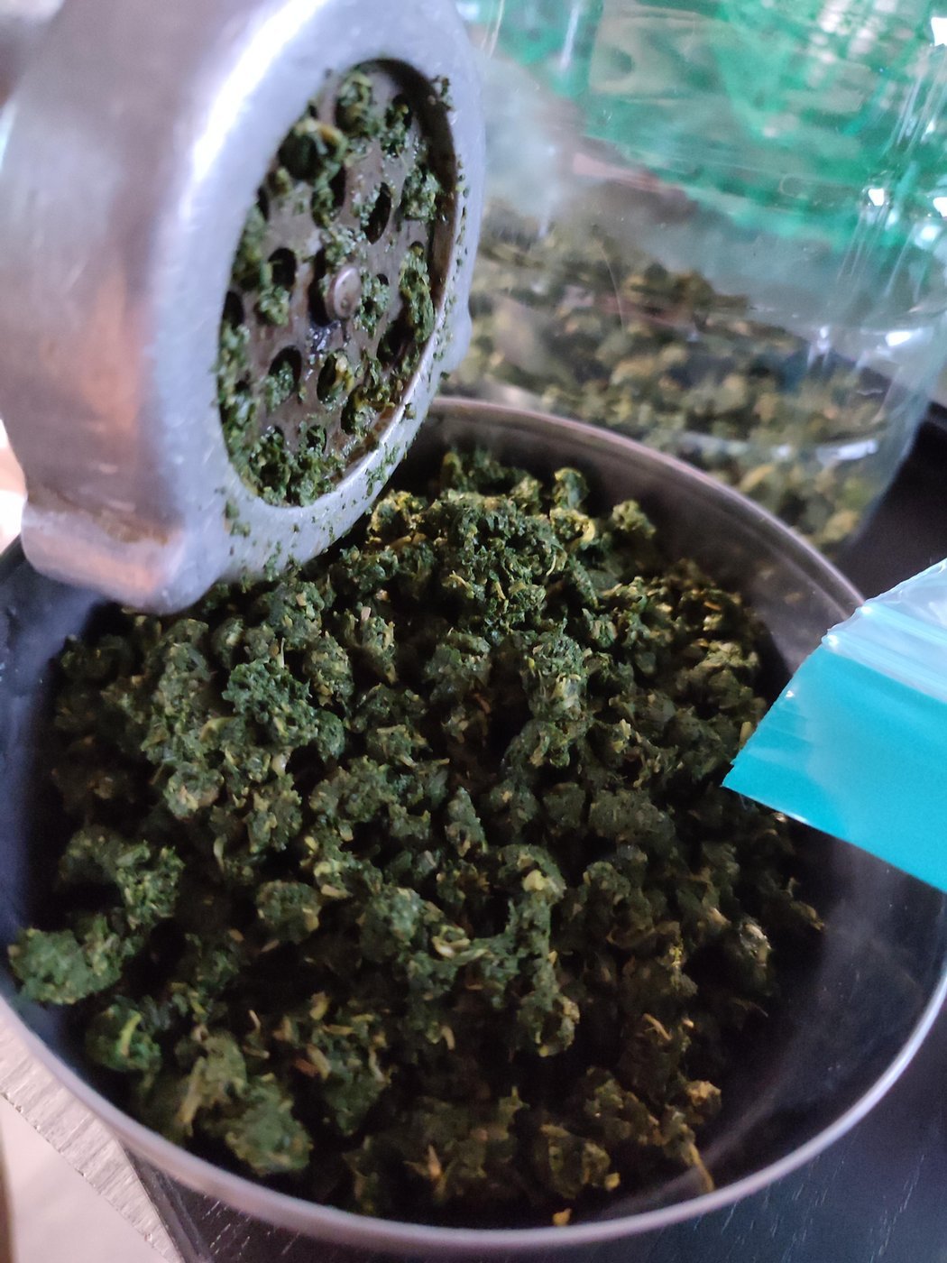 Для разрушения можно использовать *инженерную мысль* и мясорубку