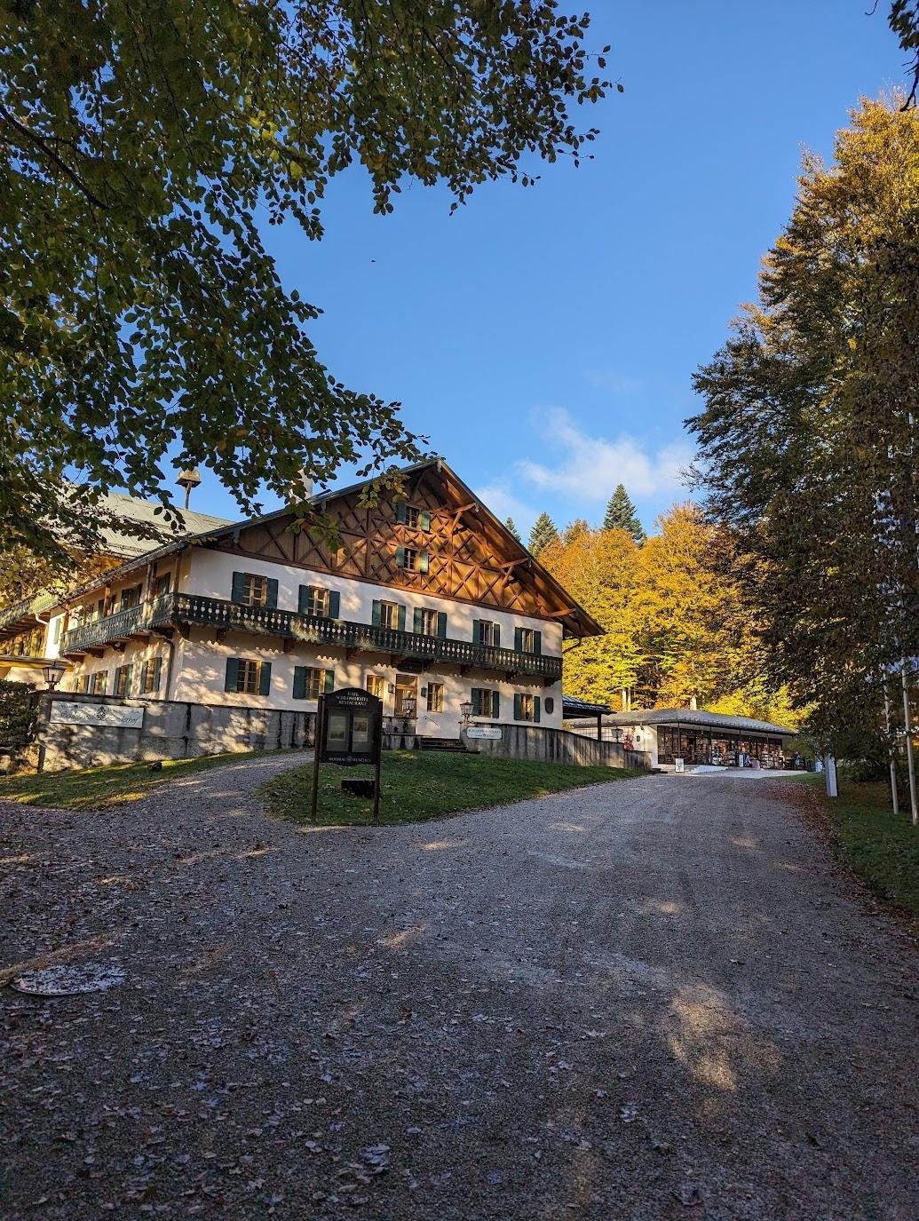 Это не сама усадьба, а строение рядом