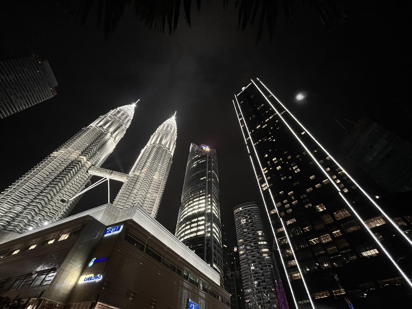 Знаменитые башни KLCC