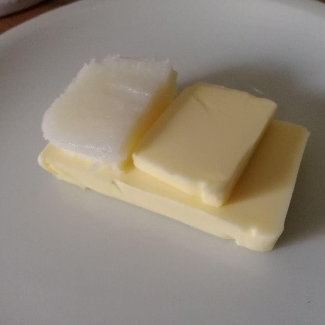 Я беру 40 г масла +10 г натурального смальца