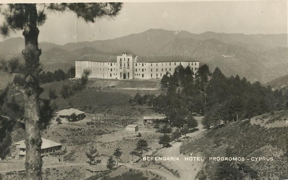 Будьте осторожны! Здание осыпается.