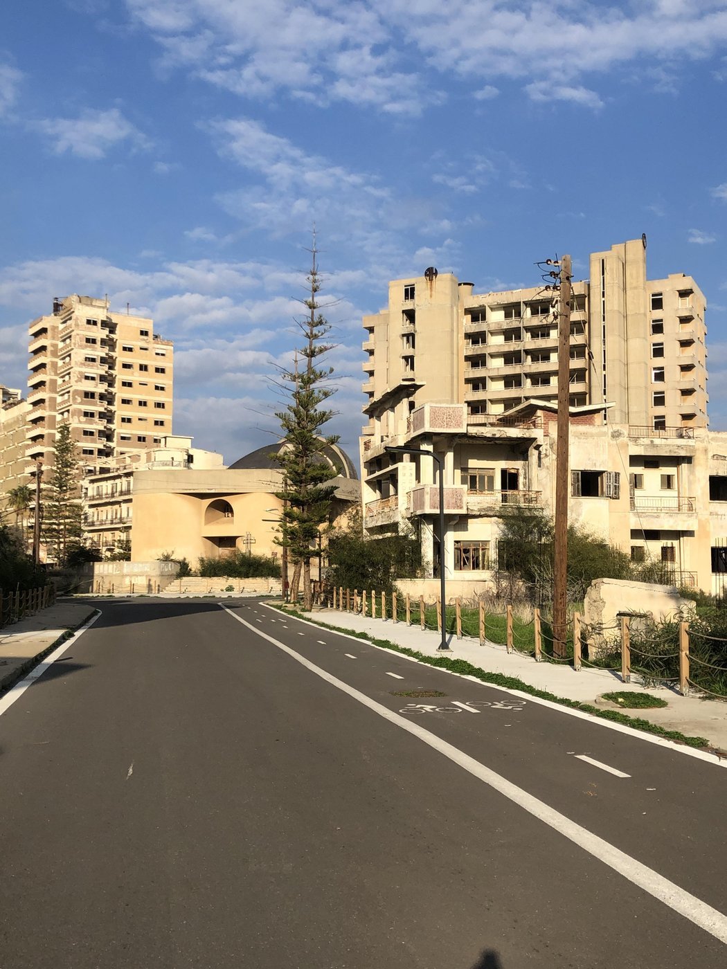 вот так выглядит типичная улица Вароши